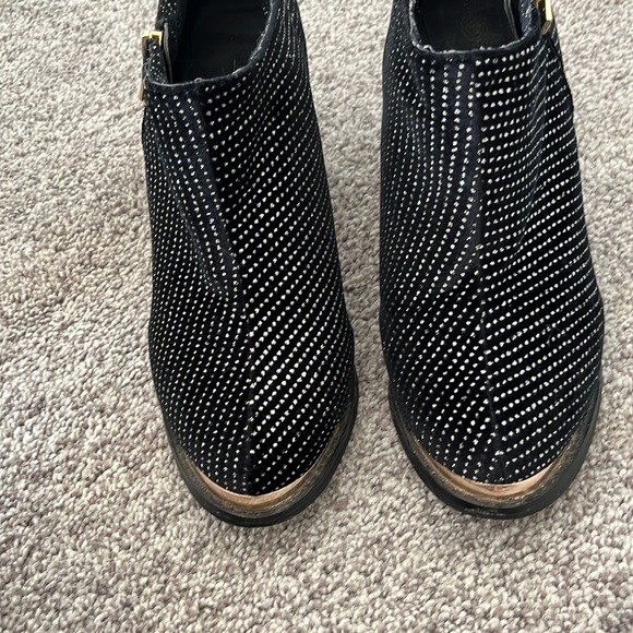 Joan Boyce Women’s size 9 black sparkly  ankle booties - Picture 4 of 8